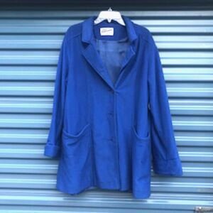 Winter Coat w/Scarf . Size: Woman's 18W . Gently Used . Abbmoor